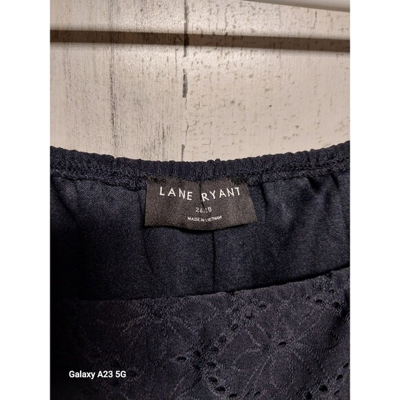 LANE BRYANT Women’s Navy Eyelet 3/4 Sleeve Off The Shoulder Blouse Size 26/28 - Picture 4 of 7